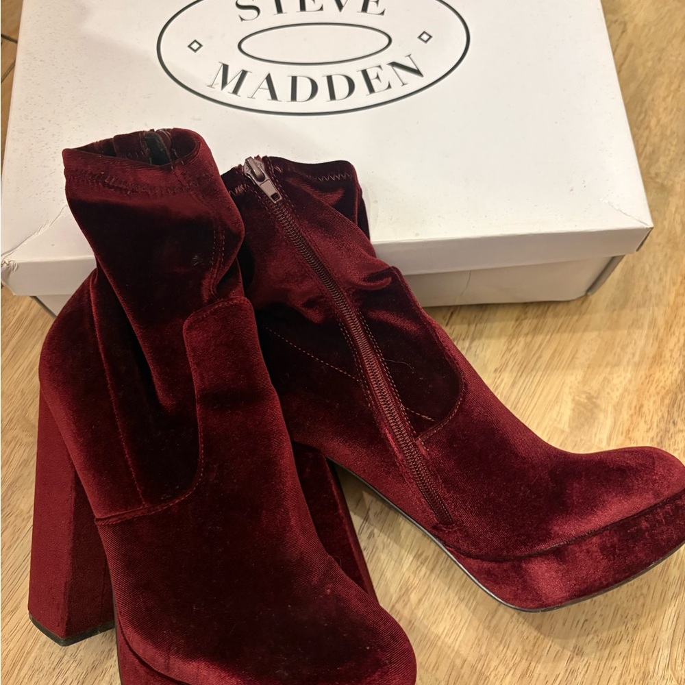Steve Madden Women's Velvet Ankle Boots - Burgundy